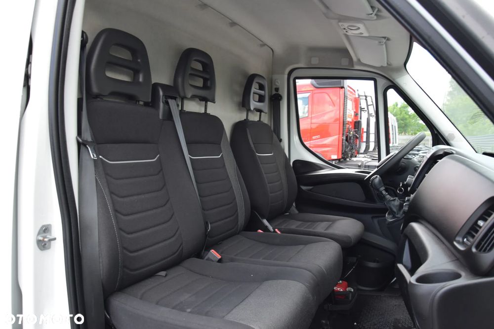 Iveco DAILY 35S12 / 2.3 - 120 KM / DOSTAWCZE / BLASZAK / KLIMA / TEMPOMAT / KLIMA / TRYB CITY / SERWISOWANY / SPROWADZONY Z NIEMIEC - 39