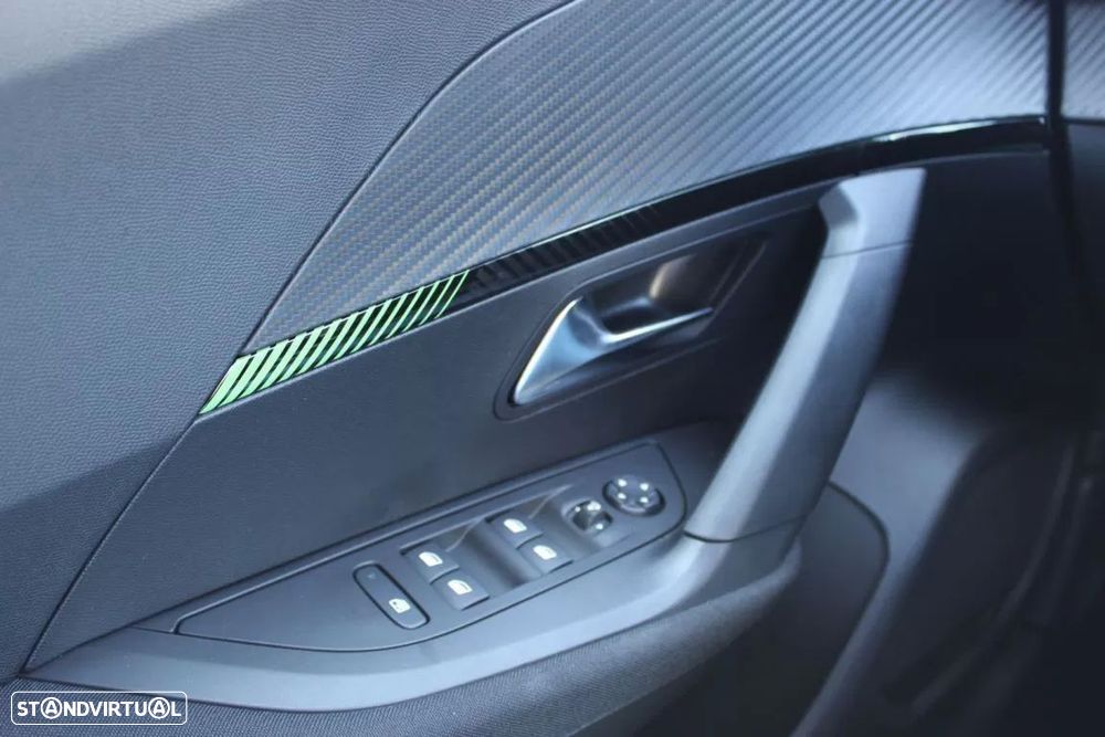 Peugeot 2008 1.2 PureTech Allure Pack - 17