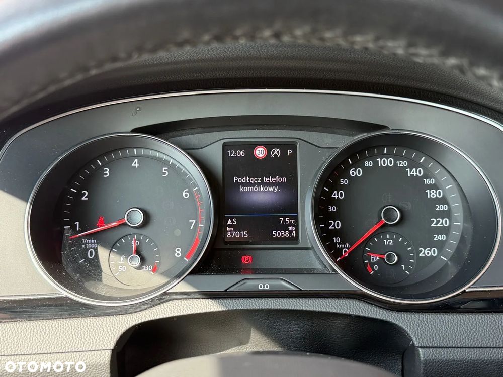 Volkswagen Passat - 15