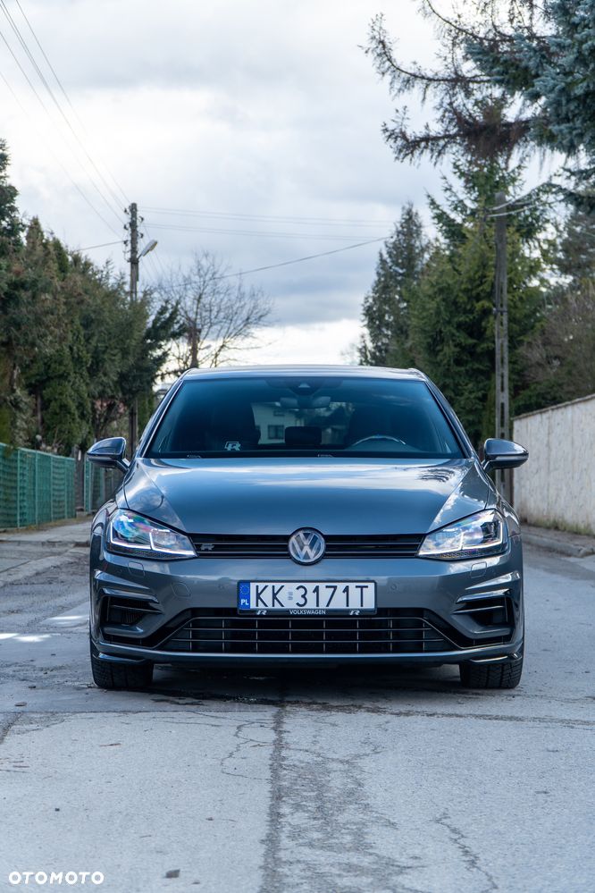 Volkswagen Golf - 1