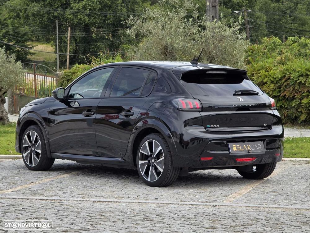 Peugeot e-208 GT - 12