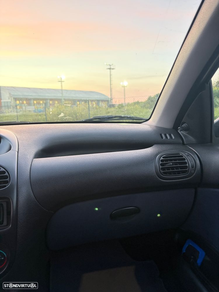 Peugeot 206 1.1 Color Line - 17