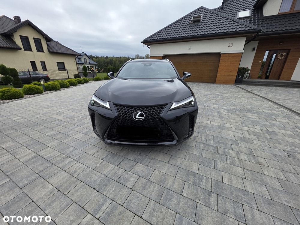 Lexus UX 2025