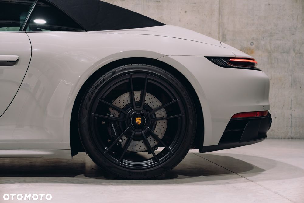 Porsche 911 Carrera 4 GTS - 27