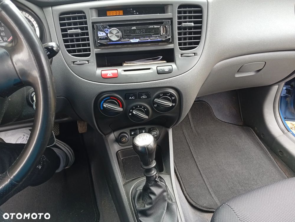 Kia Rio - 10