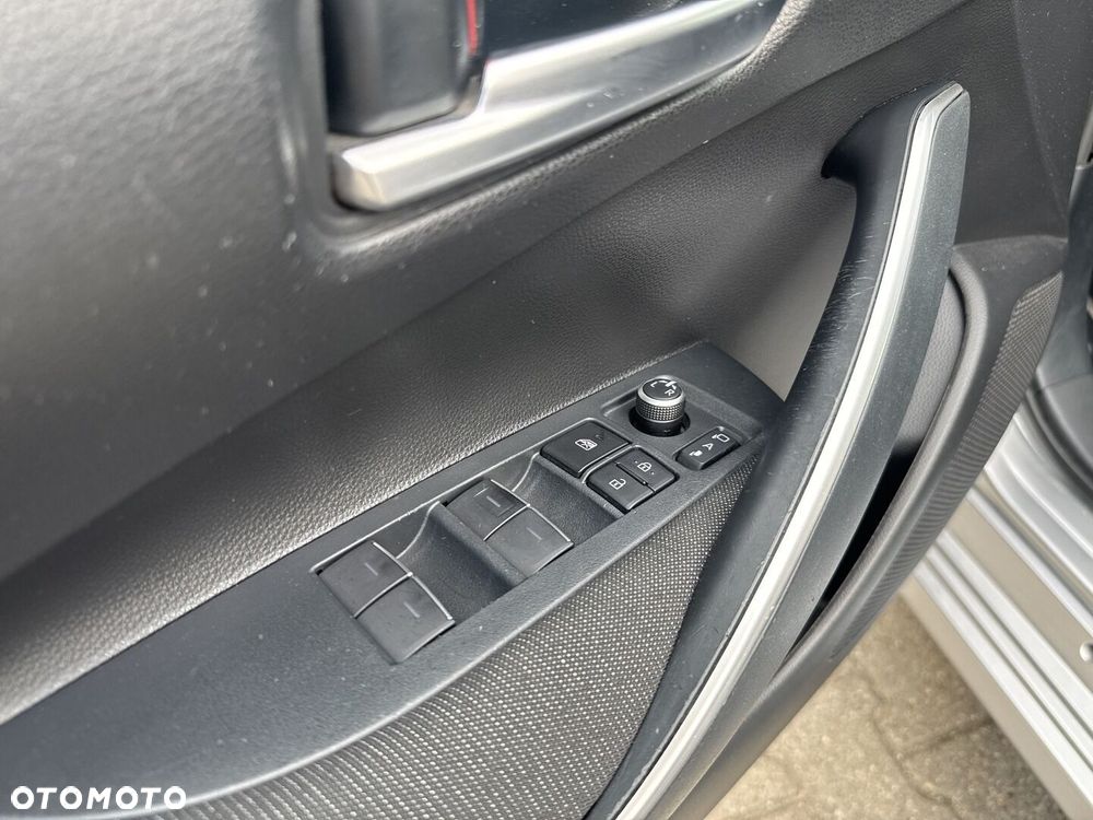 Toyota Corolla 1.8 Hybrid Style - 19