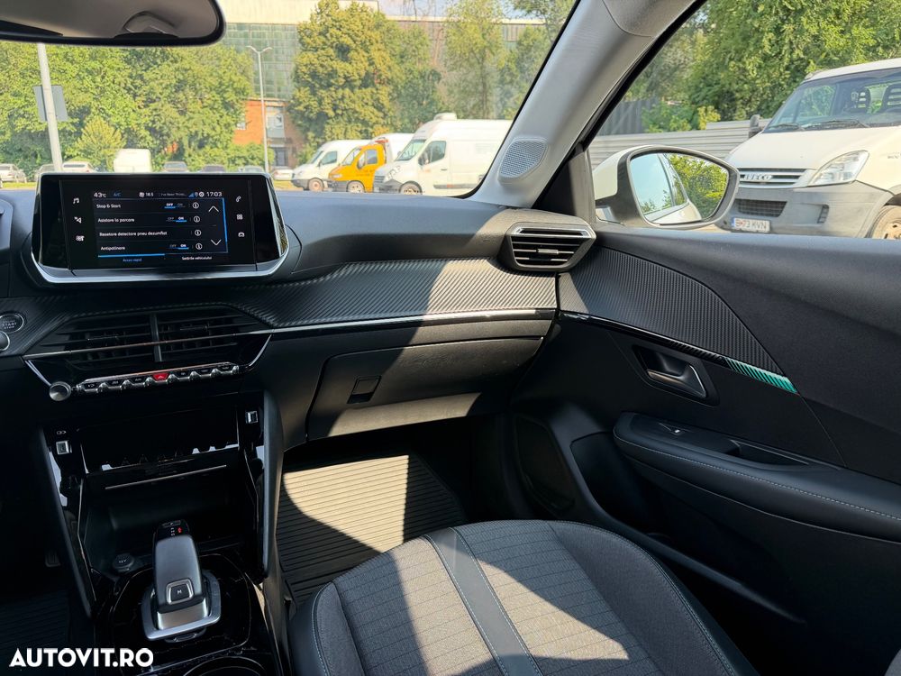 Peugeot 208 1.2 L PureTech STT EAT8 Allure - 14
