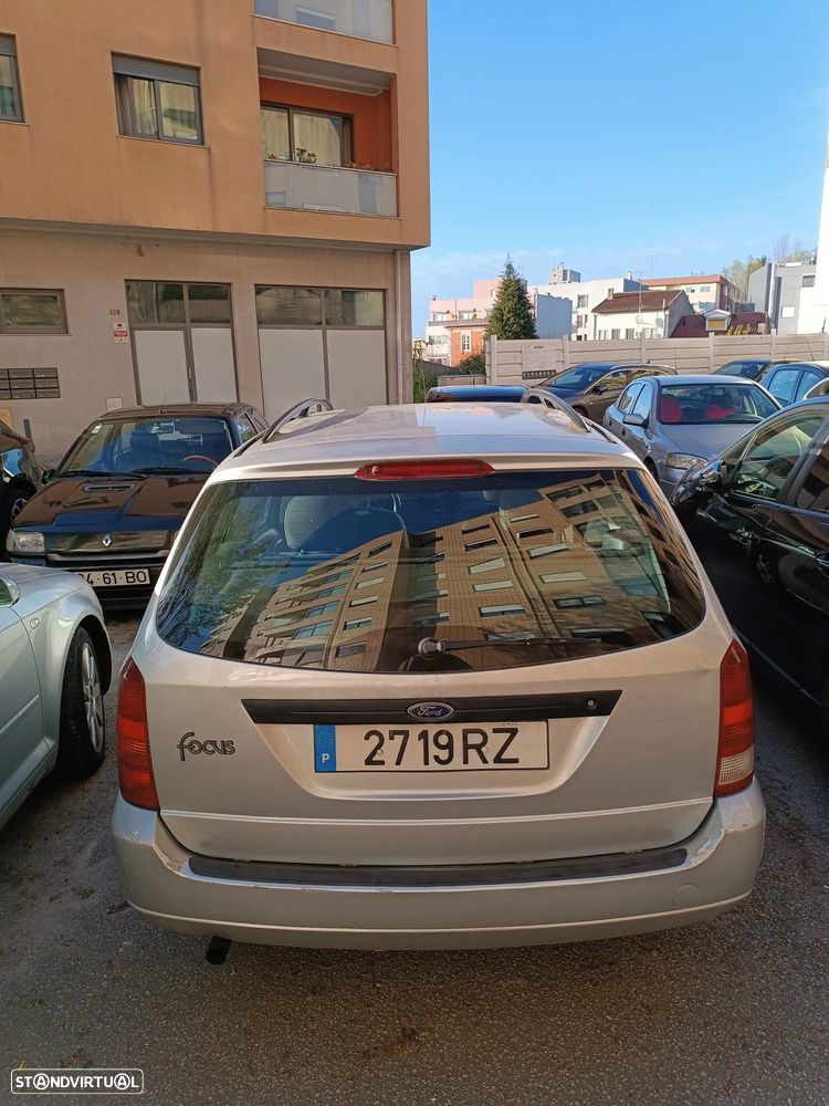 Ford Focus 1.4 Ambiente - 4