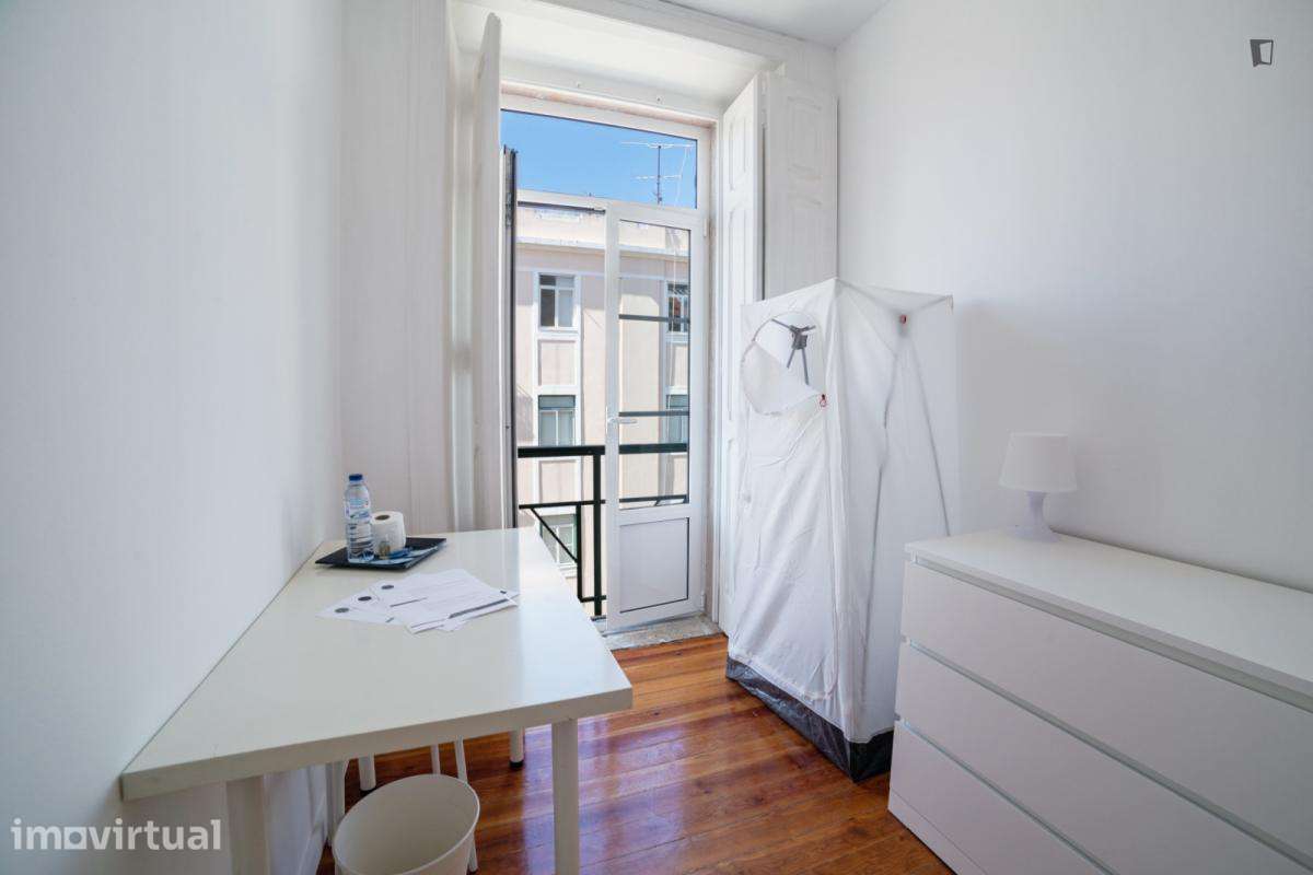 Quarto - localizado em Anjos Lisbon - Grande imagem: 3/16
