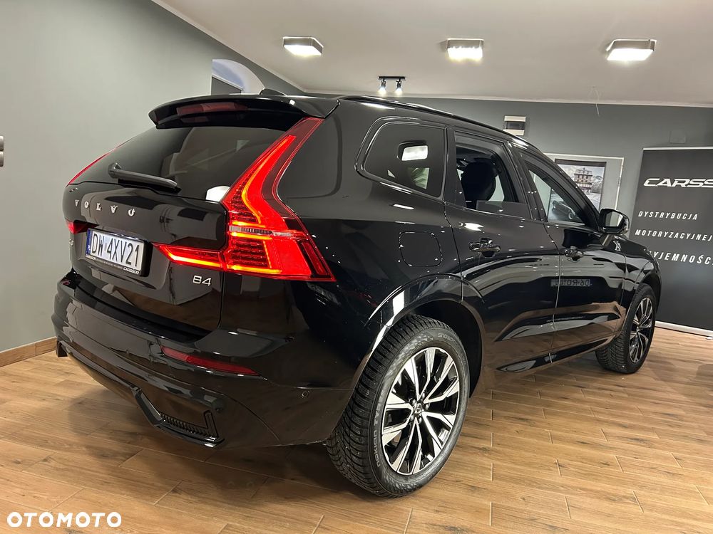 Volvo XC 60 B4 B Plus Dark - 38