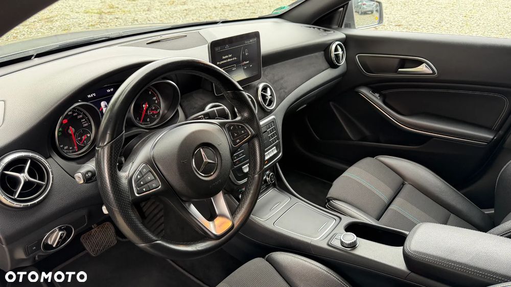 Mercedes-Benz CLA 220 d 4Matic 7G-DCT - 18