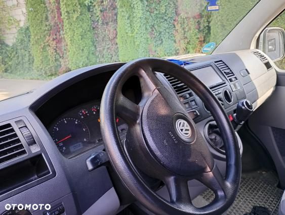 Volkswagen Caravelle - 7