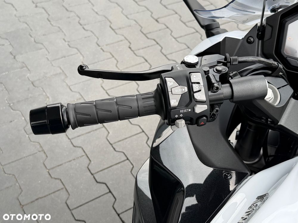 Kawasaki Ninja 1000 SX - 27
