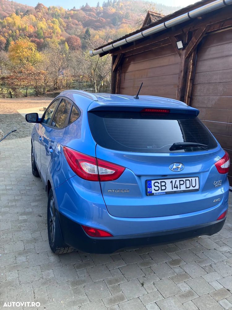 Hyundai ix35 2.0 CRDI 4WD Fifa World Cup Gold Edition - 2