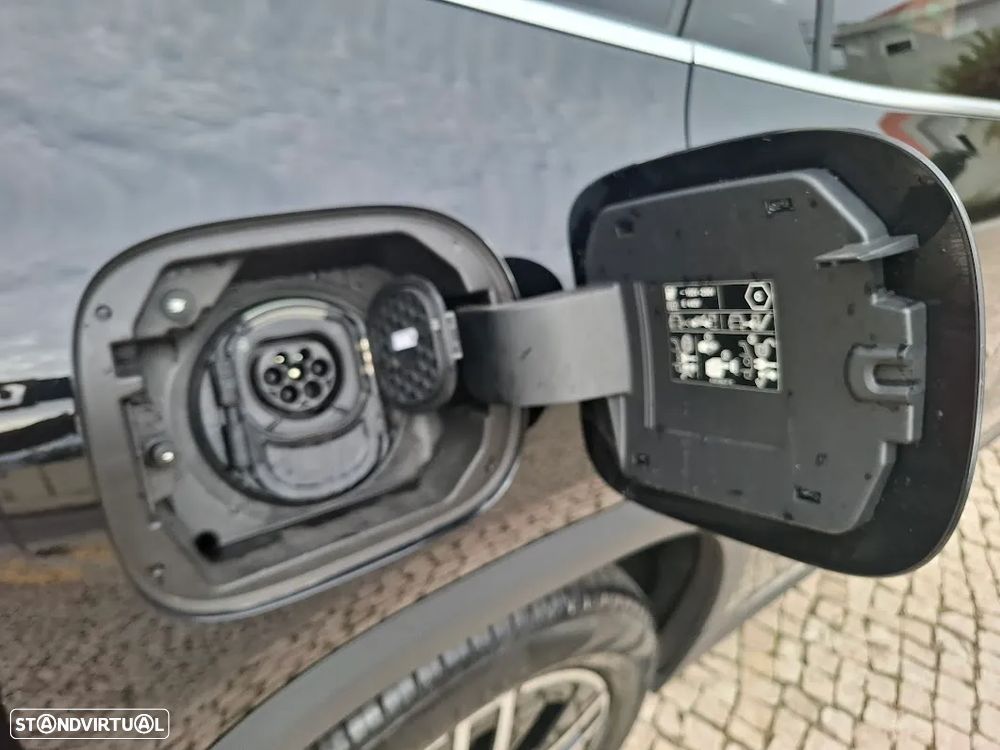 Mercedes-Benz GLA 250 e 8G-DCT Edition Plug-in-Hybrid - 53