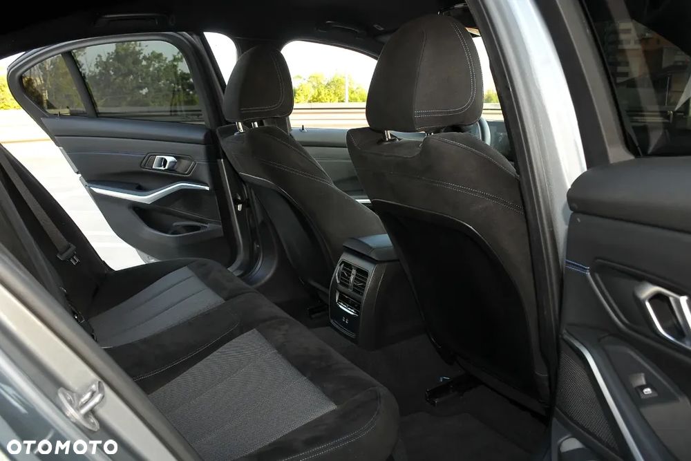 BMW Seria 3 318i M Sport - 25