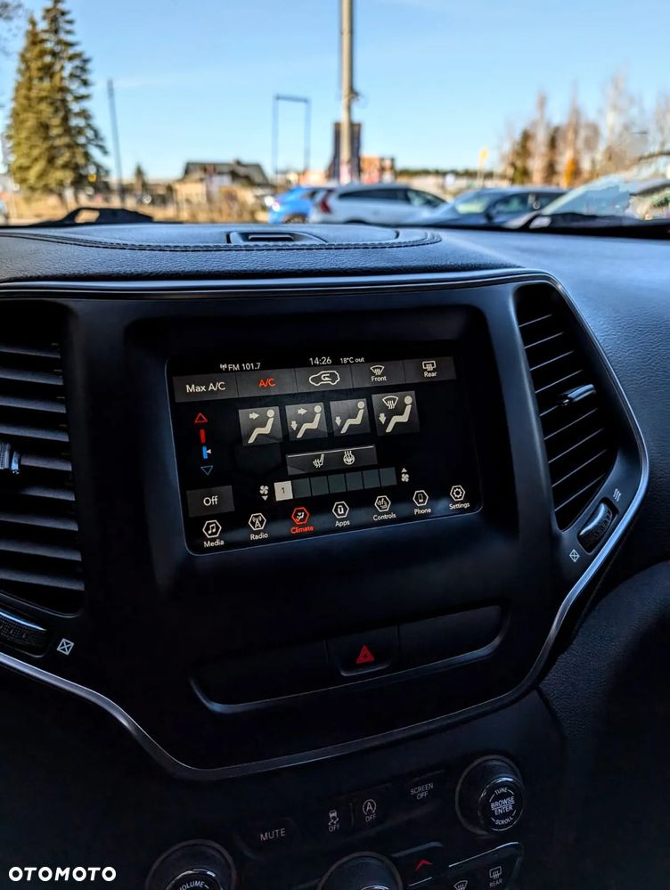 Jeep Cherokee - 16