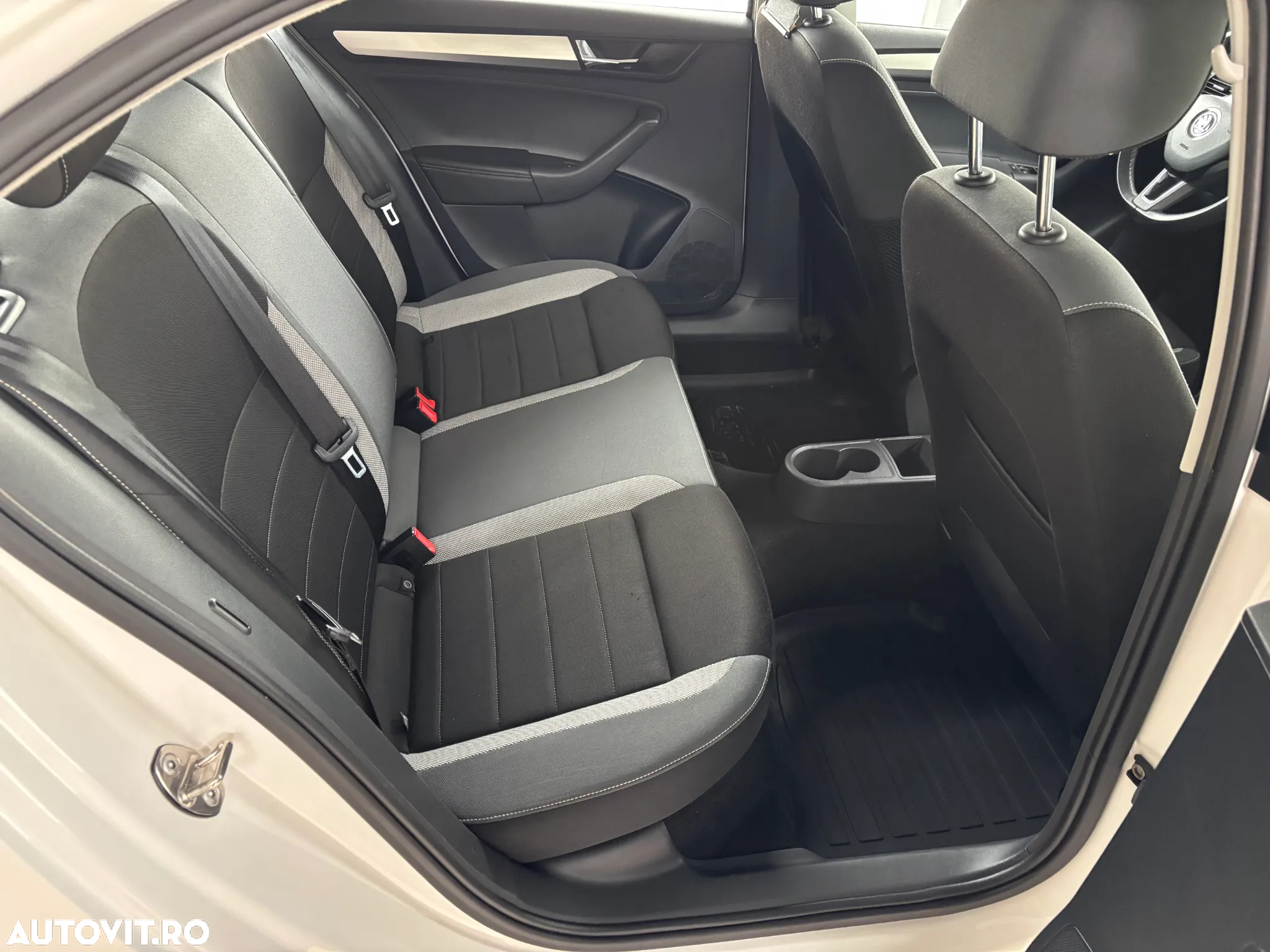 Skoda RAPID 1.0 TSI Ambition - 32