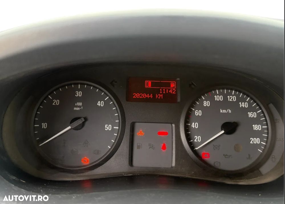 Opel Vivaro - 12