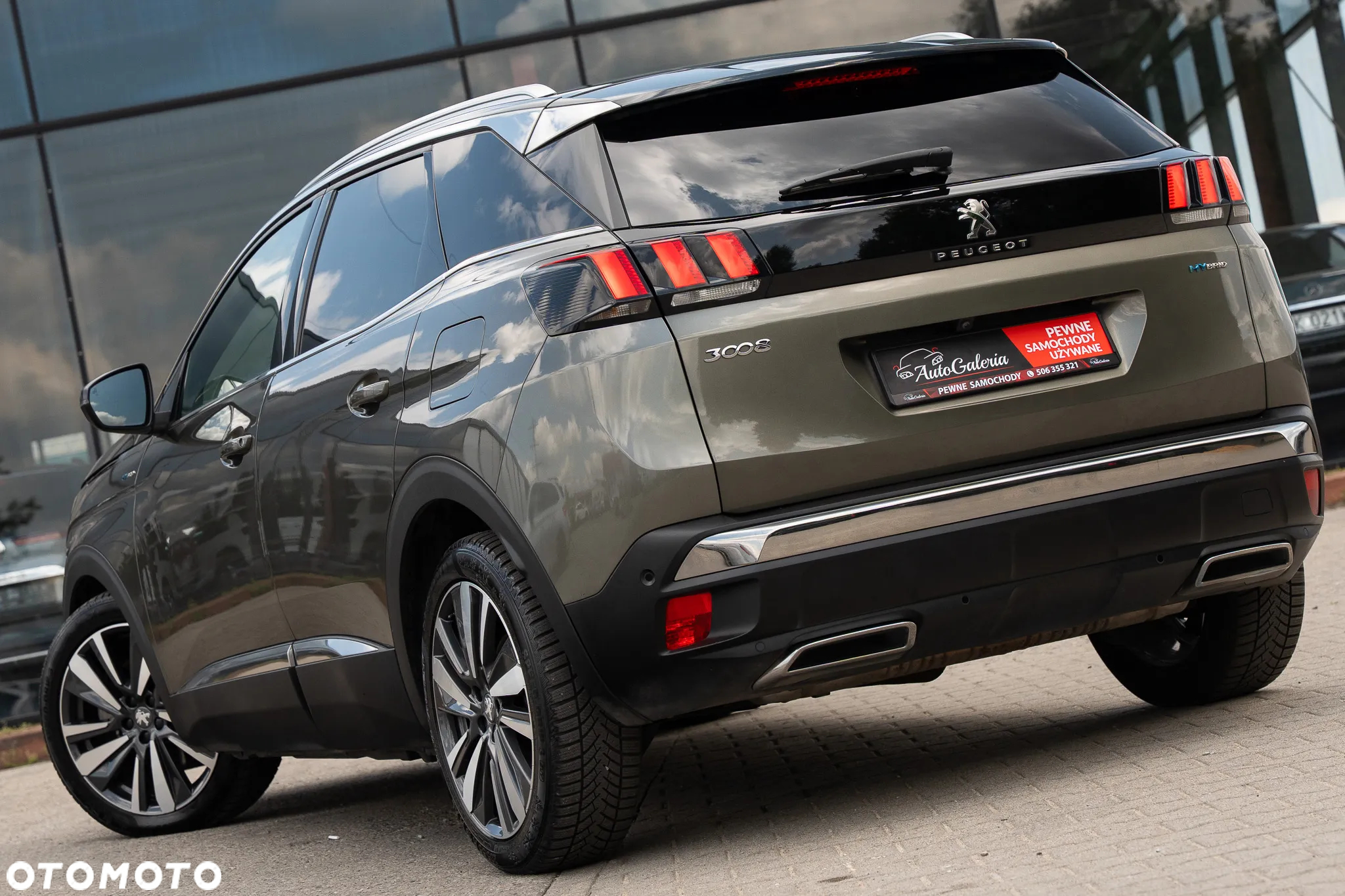 Peugeot 3008 1.6 PureTech HYbrid GT Line S&S EAT8 - 12