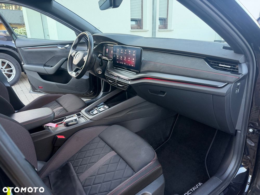 Skoda Octavia 2.0 TDI DSG RS - 13