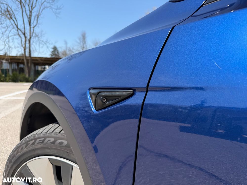 Tesla Model Y - 18