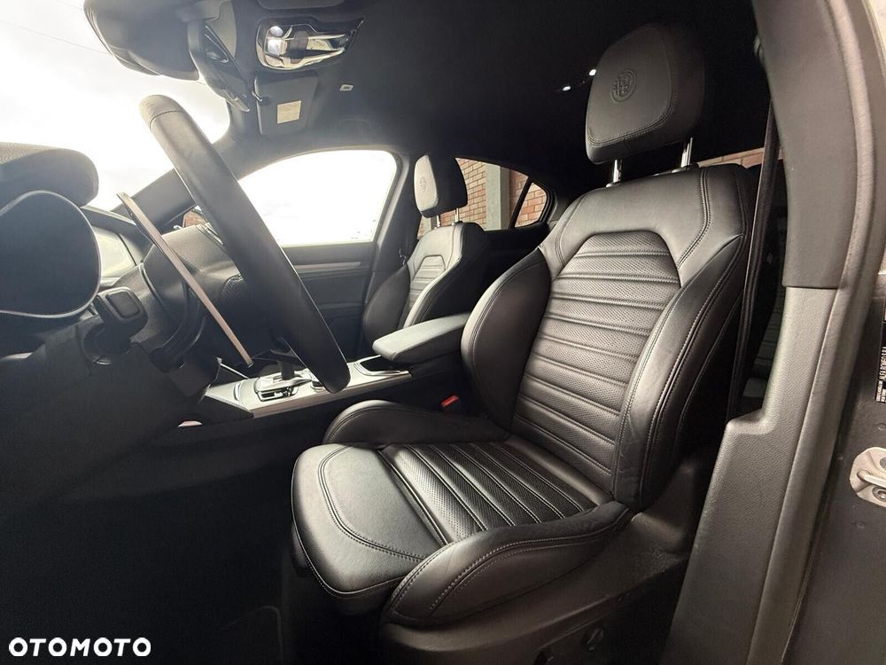 Alfa Romeo Stelvio - 10