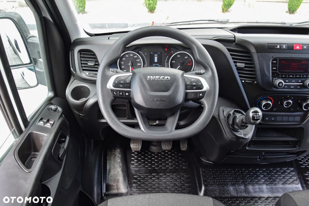 Iveco DAILY 35S12 / 2.3 - 120 KM / DOSTAWCZE / BLASZAK / KLIMA / TEMPOMAT / KLIMA / TRYB CITY / SERWISOWANY / SPROWADZONY Z NIEMIEC - 29