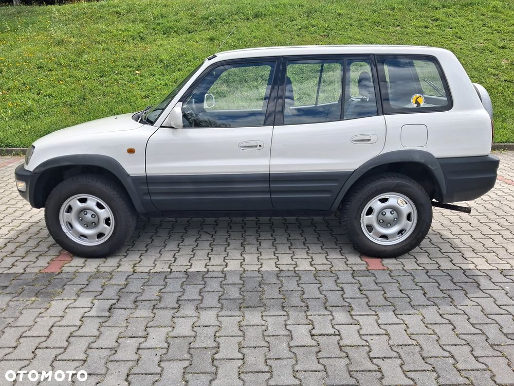 Toyota RAV4 2.0 GLi - 1
