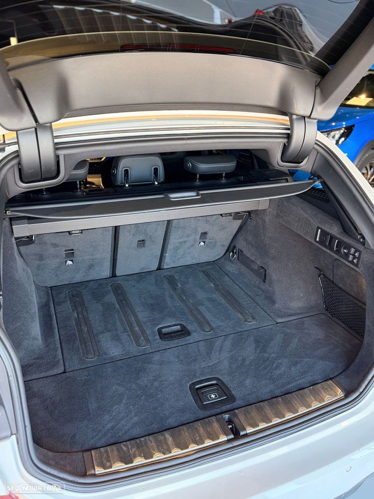 BMW 320 d Touring Pack Desportivo M Auto - 48