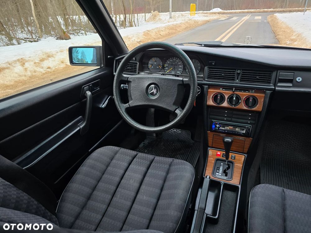 Mercedes-Benz W201 (190) - 6