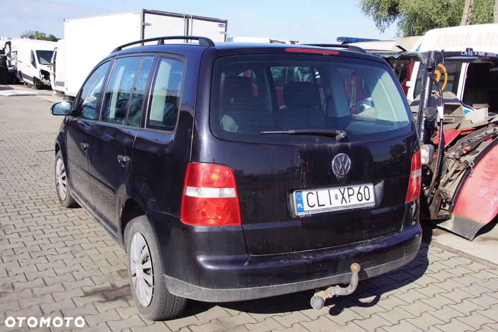 Auto na części - Volkswagen Touran I 1.9 TDI 105 KM BKC GQN LC9Z 2005R Silnik Skrzynia Drzwi Maska Błotnik Klapa Zderzak Lampa Lusterko Klamka Szyba Deska Kokpit Sterownik Moduł Czujnik Licznik Panel Kierownica - 6
