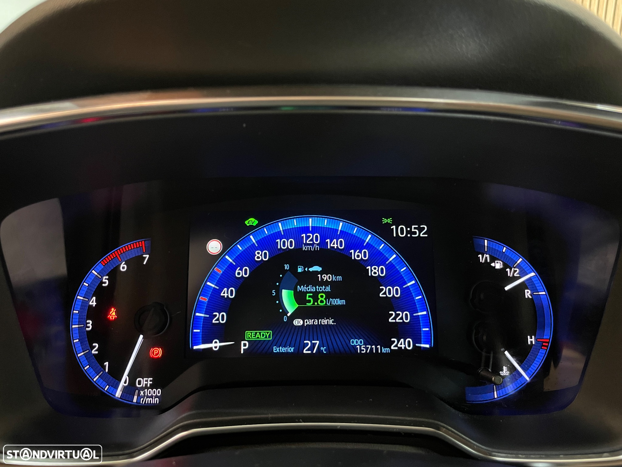 Toyota Corolla 1.8 Hybrid Exclusive - 9
