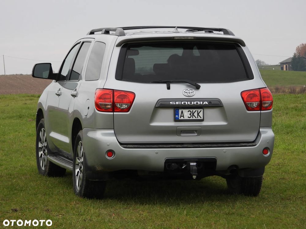 Toyota Sequoia - 6