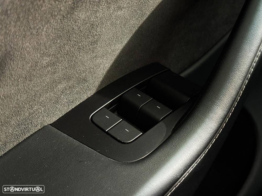 Tesla Model Y Long Range Dual Motor AWD - 45