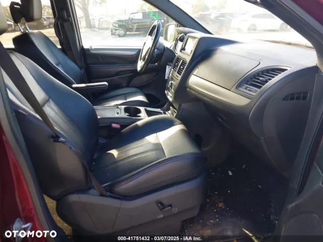 Dodge Grand Caravan - 11