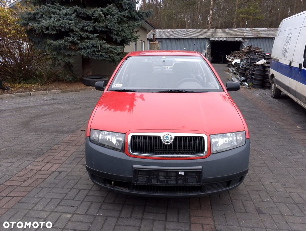 Skoda Fabia 6Y (99-05r.) 1.4 B 59KM. Silnik AZE Skrzynia FNK lakier 8151/8T/ F3K. Cały na części. GWARANCJA !!!  Przód Tył Zestaw Komplet Drzwi Klapa Zderzak Błotnik Maska Grill Atrapa Szyba Pas Lampa Lusterko Boczki Fotel Kanapa Kokpit Deska Rozdzielcza Przełącznik Włącznik Sterownik Przewody Wiązka Instalacja Moduł Komputer Czujnik Listwa Pompa Alternator Wtryski Głowica Rozrusznik Kompresor Sprzęgło Dwumas Silnik Skrzynia ABS Klimatyzacji Paliwa Wspomagania Kolektor Turbina Przepustnica Zawór Chłodnica Koło Hak Belka Sanki Zawieszenie Mcpherson Półoś Amortyzator Wydech Tłumik Zacisk Most - 2