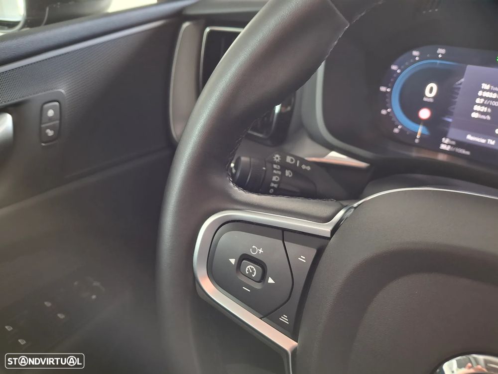 Volvo XC 60 2.0 T6 PHEV Core AWD - 18