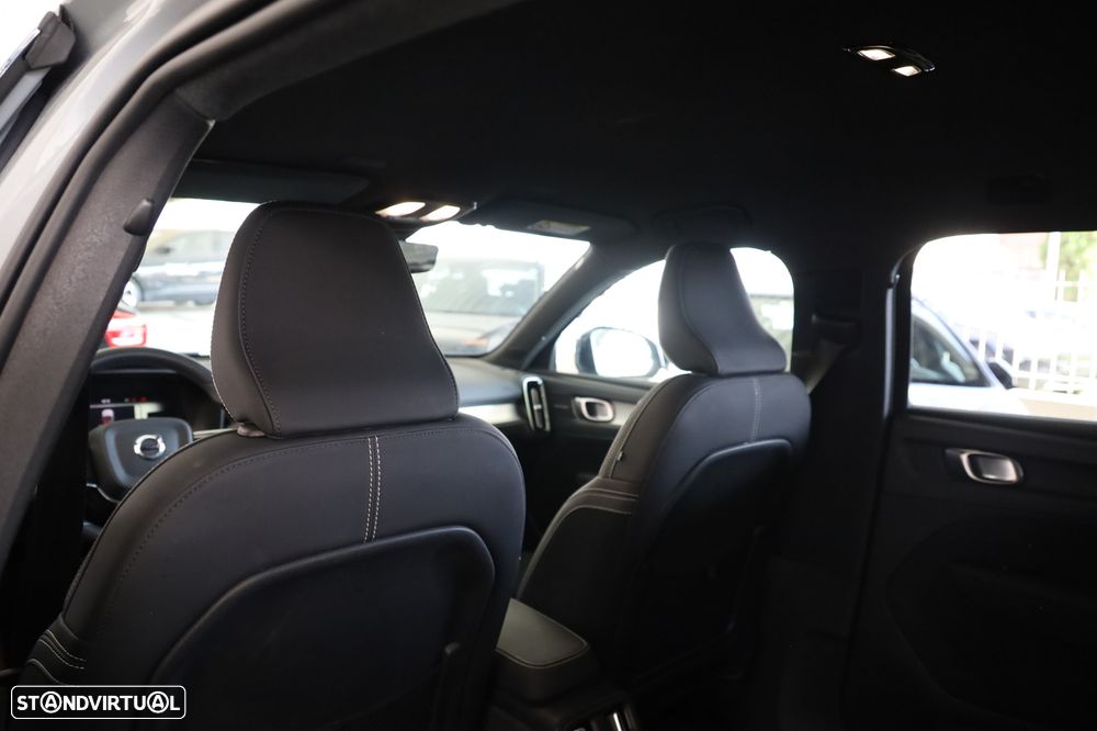 Volvo XC 40 2.0 B3 Plus Dark - 14