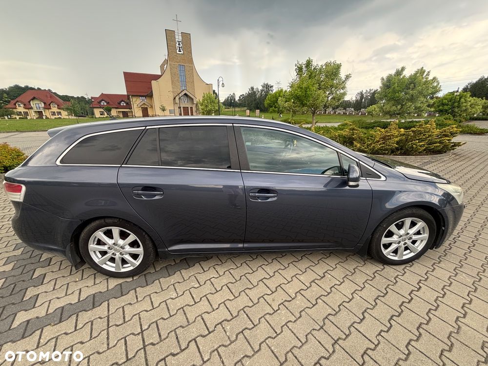 Toyota Avensis 2.0 D-4D Premium - 8