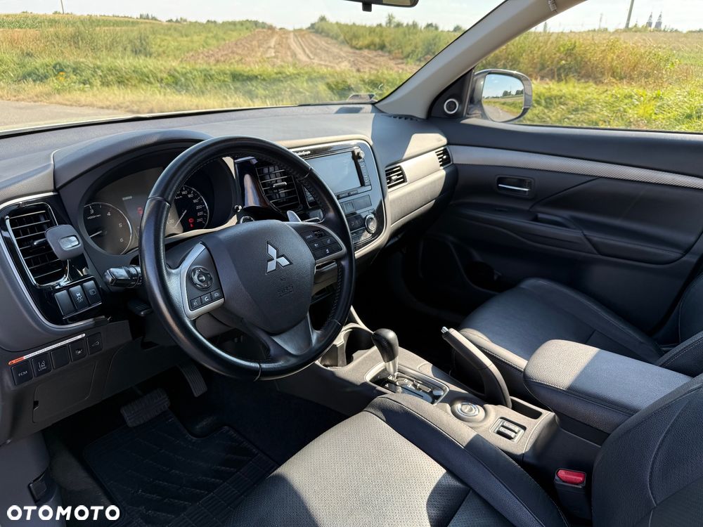 Mitsubishi Outlander 2.2 DID Instyle Navi - 9