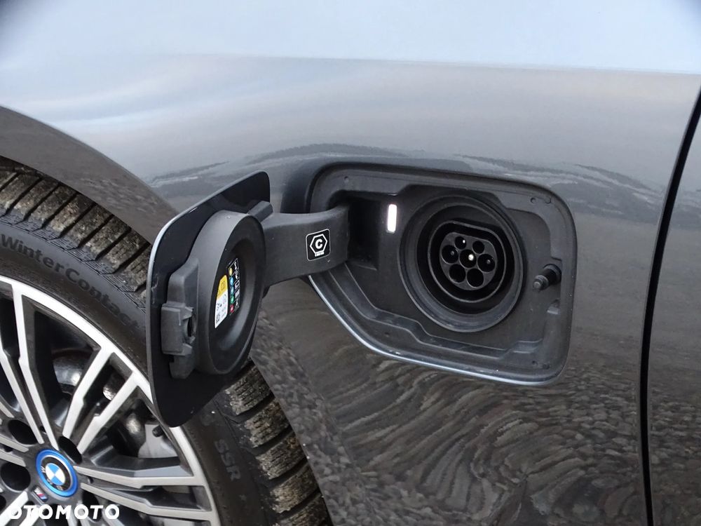 BMW Seria 3 330e xDrive M Sport - 10