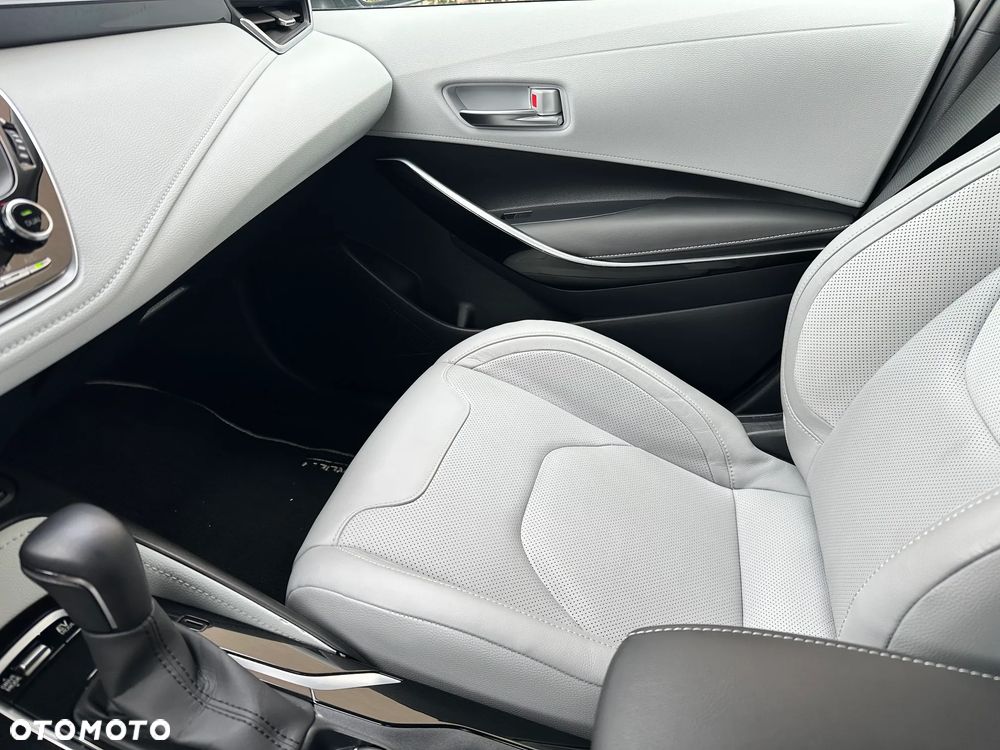 Toyota Corolla 2.0 Hybrid Executive - 31