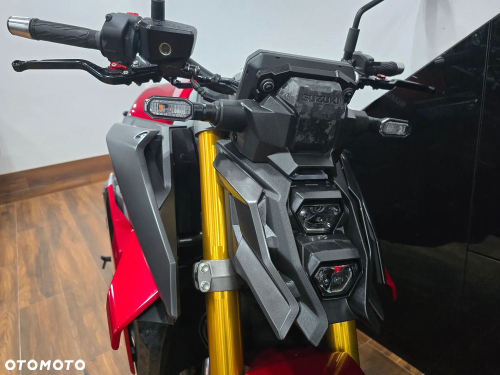 Suzuki GSX - 11