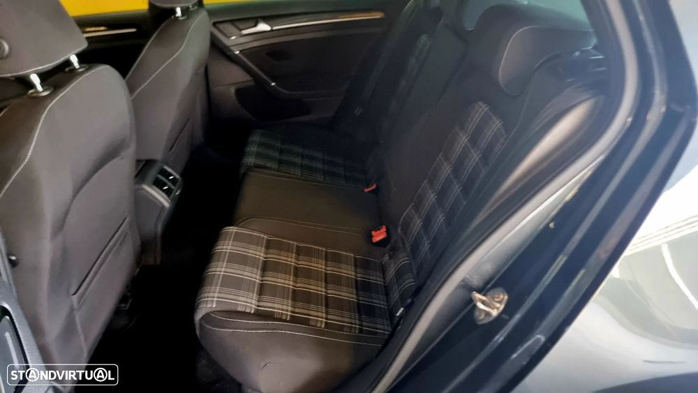 VW Golf GTD BlueMotion - 12