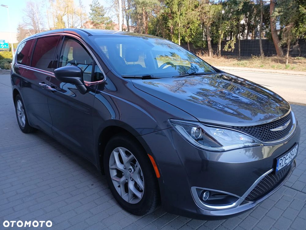 Chrysler Pacifica - 2