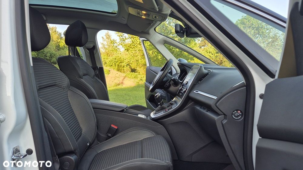 Renault Grand Scenic - 11