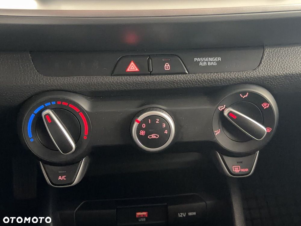 Kia Stonic - 24