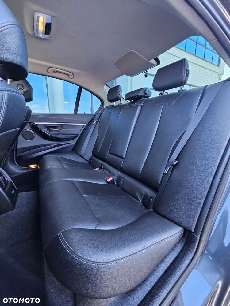 BMW Seria 3 318i Sport Line - 16