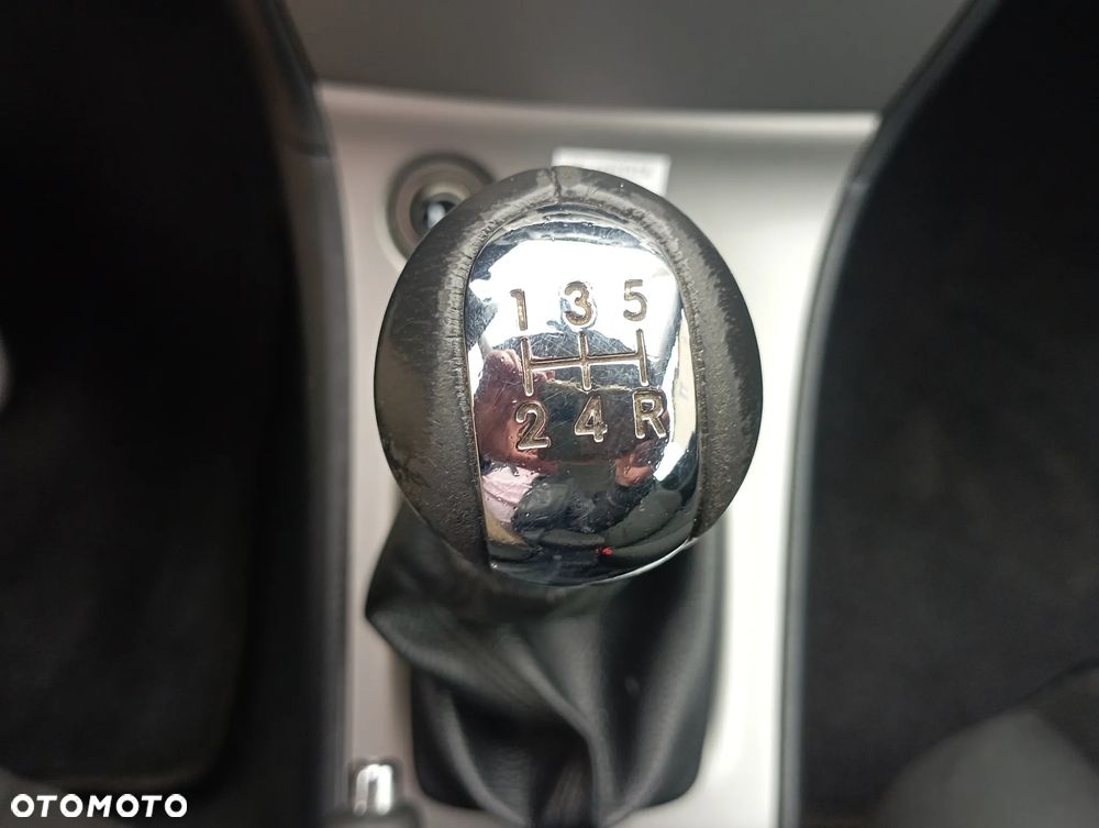 Toyota Corolla 1.6 VVT-i Sol - 16